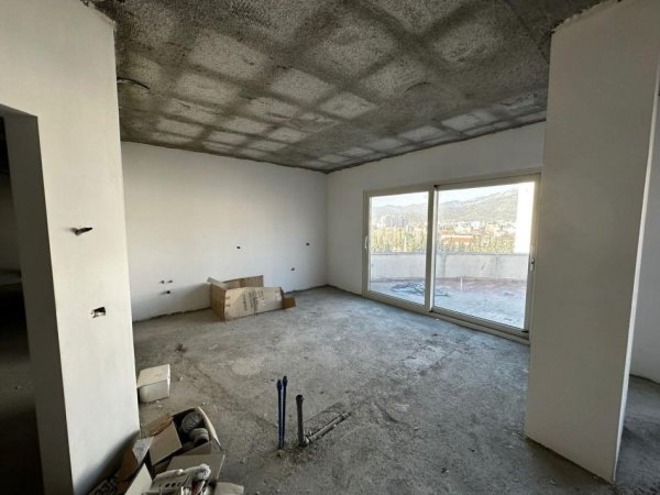 Elbasan, shitet apartament+verande | Penthouse 3+1+Aneks+Ballkon Kati 7, 200 m² 210.000 € (Stadiumi Elbasan Arena)