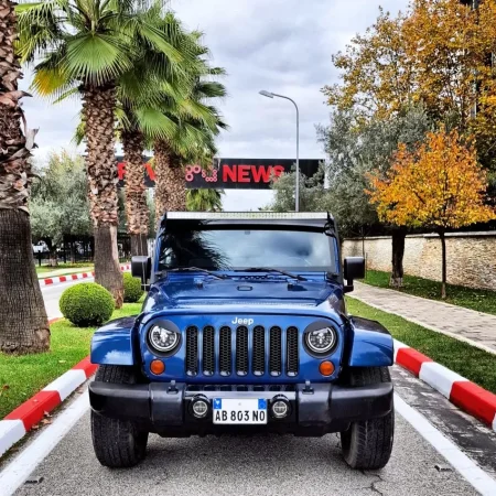 Tirane, shes makine Jeep Wrangler Benzin+Gaz, blu automatik Kondicioner 230.000 km 11.900 €