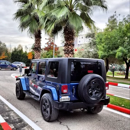 Tirane, shes makine Jeep Wrangler Benzin+Gaz, blu automatik Kondicioner 230.000 km 11.900 €