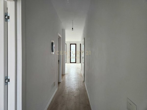 Tirane, shes apartament 2+1+2+POST PARKIMI+Ballkon , 147 m² 500.000 € (Rruga e Kosovarëve)