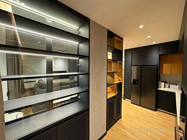 Tirane, jap me qera apartament 3+1+3+ 2 POSTE PARKIMI+VERANDE , 220 m² 1.600 € (Selite)