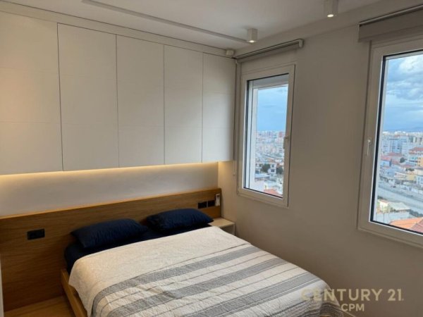 Tirane, jap me qera apartament 3+1+3+ 2 POSTE PARKIMI+VERANDE , 220 m² 1.600 € (Selite)