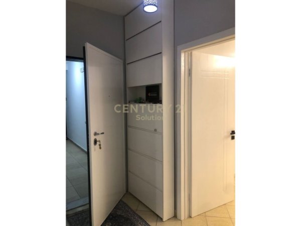 Tirane, jap me qera apartament 2+1 , 90 m² 650 € (Komuna e Parisit)