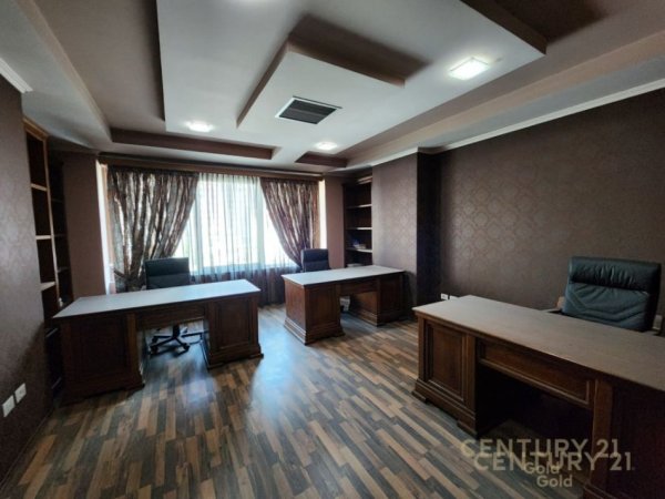 Tirane, shes zyre+2 POSTE PARKIMI , 170 m² 500.000 € (Zogu I Zi)