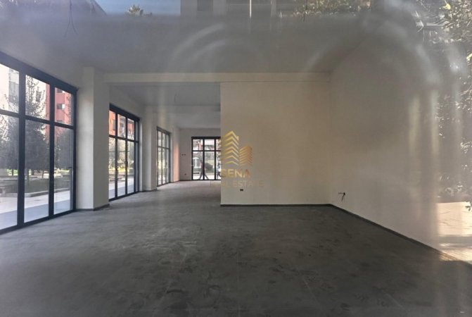 Tirane, jepet me qera ambjent biznesi Kati 0, 178 m² 2.500 € (Rruga Feizi Himzo)