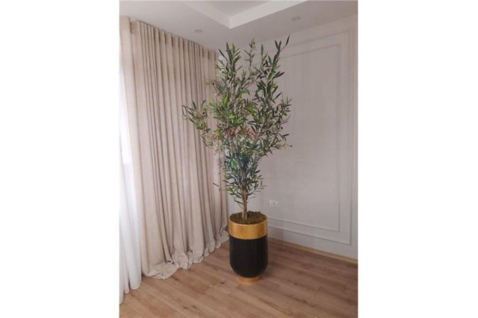 Tirane, jepet me qera apartament 2+1 , 1.000 € (Komuna e Parisit)