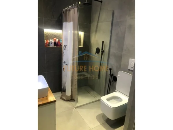 Tirane, jepet me qera apartament 2+1 Kati 4, 86 m² 650 € (KOMUNA PARISIT)