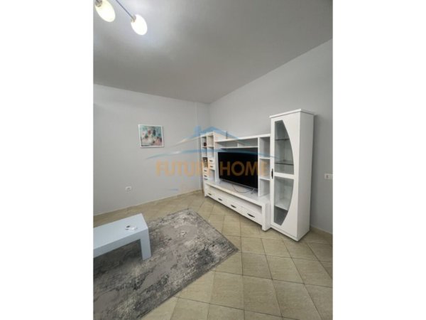 Tirane, jepet me qera apartament 2+1 Kati 4, 86 m² 650 € (KOMUNA PARISIT)
