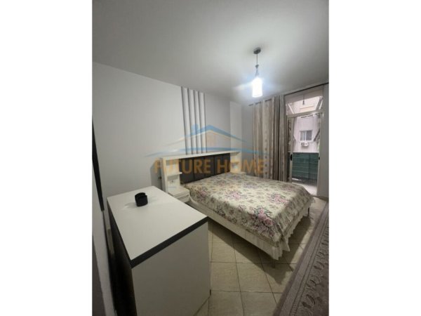 Tirane, jepet me qera apartament 2+1 Kati 4, 86 m² 650 € (KOMUNA PARISIT)