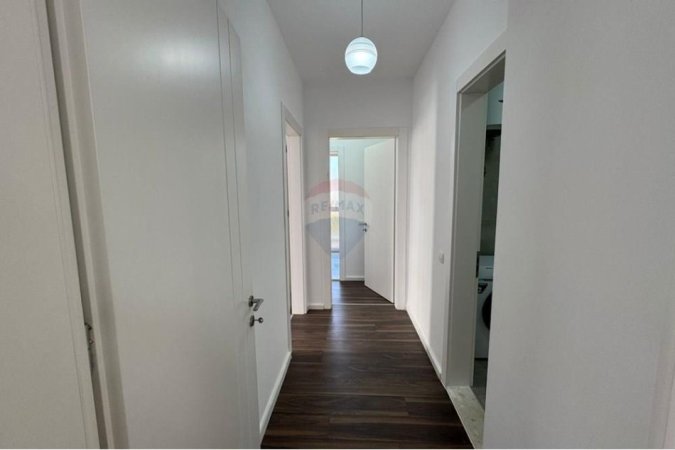 Tirane, jepet me qera apartament 2+1 , 550 € (Fusha e Aviacionit)