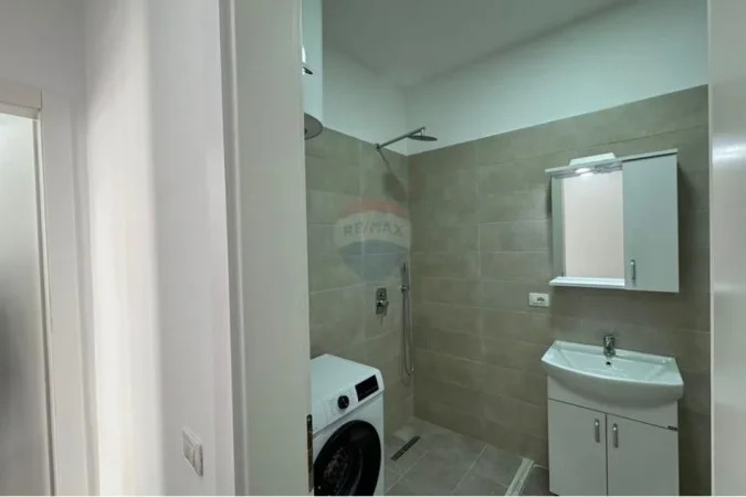 Tirane, jepet me qera apartament 2+1 , 550 € (Fusha e Aviacionit)