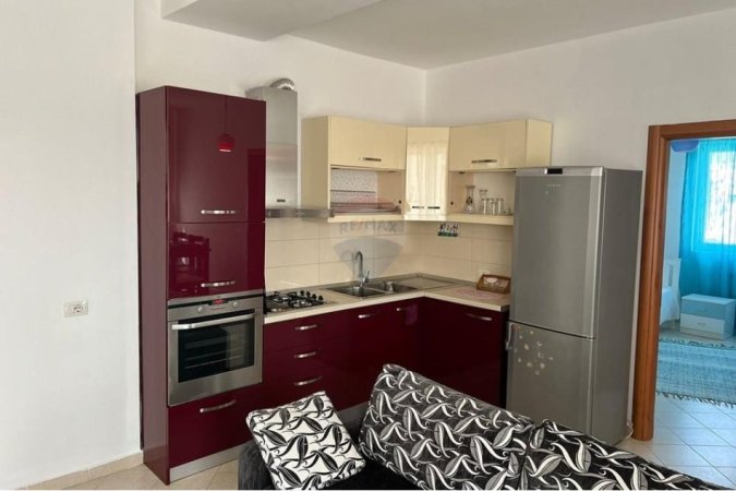 Tirane, jepet me qera apartament 2+1 , 500 € (Ali Demi)