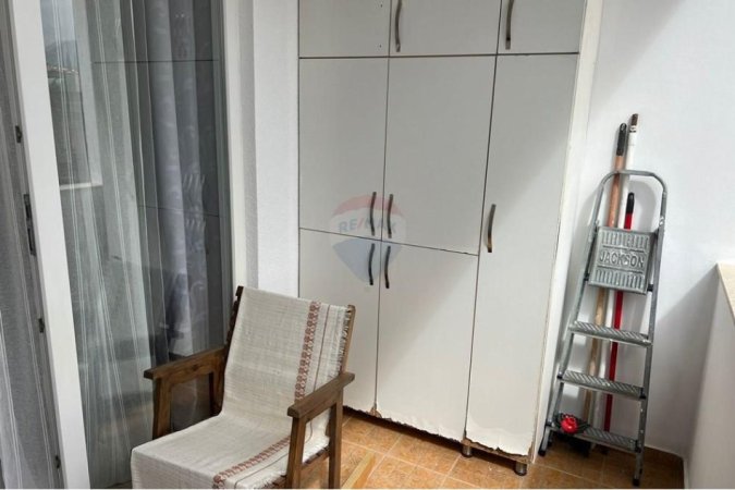 Tirane, jepet me qera apartament 2+1 , 500 € (Ali Demi)