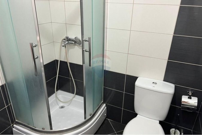 Tirane, jepet me qera apartament 2+1 , 500 € (Ali Demi)