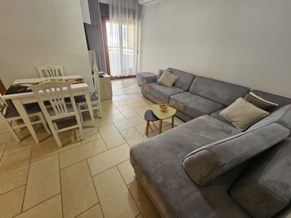 Tirane, jepet me qera 1+1+Ballkon Kati 11, 54 m² 650 € (Qender, Prane 9-katesheve)