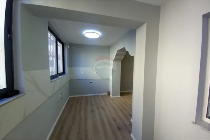 Tirane, shitet apartament 1+1 Kati 2, 75 m² 187.500 € (Myslym Shyri - Drejtoria e Policisë,)