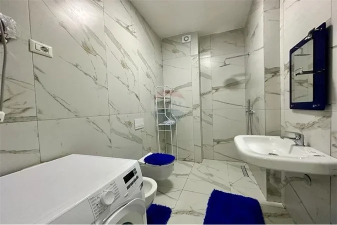 Tirane, jepet me qera apartament 2+1 , 600 € (Fusha e Aviacionit)