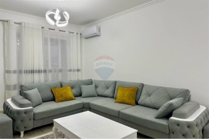 Tirane, jepet me qera apartament 2+1 , 105 m² 600 € (Fusha e Aviacionit)