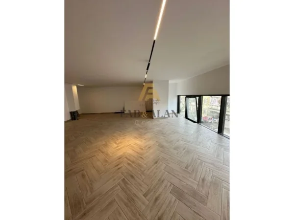 Tirane, jepet me qera ambjent biznesi Kati 1, 135 m² 800 € (Rruga e Dibres, Komisariati 4)