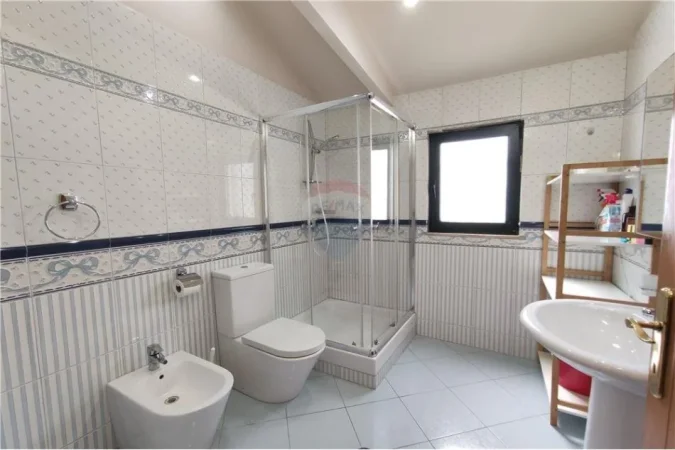 Tirane, jepet me qera apartament 2+1 , 800 € (Myslym shyri)