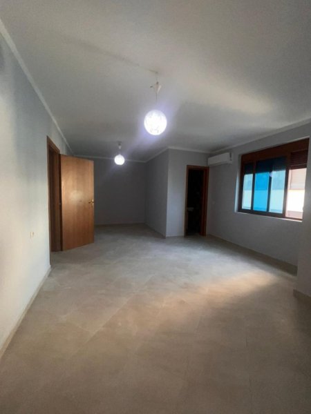 Tirane, jepet me qera apartament 2+1 Kati 2, 135 m² 700 € (Ish Stacioni i Trenit)