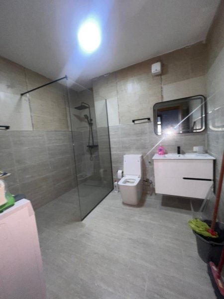 Tirane, jepet me qera apartament 2+1 Kati 2, 135 m² 700 € (Ish Stacioni i Trenit)