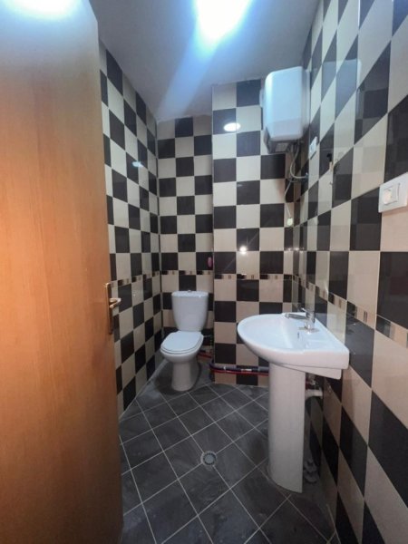 Tirane, jepet me qera apartament 2+1 Kati 2, 135 m² 700 € (Ish Stacioni i Trenit)
