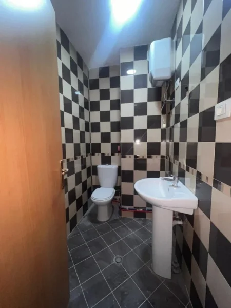 Tirane, jepet me qera apartament 2+1 Kati 2, 135 m² 700 € (Ish Stacioni i Trenit)