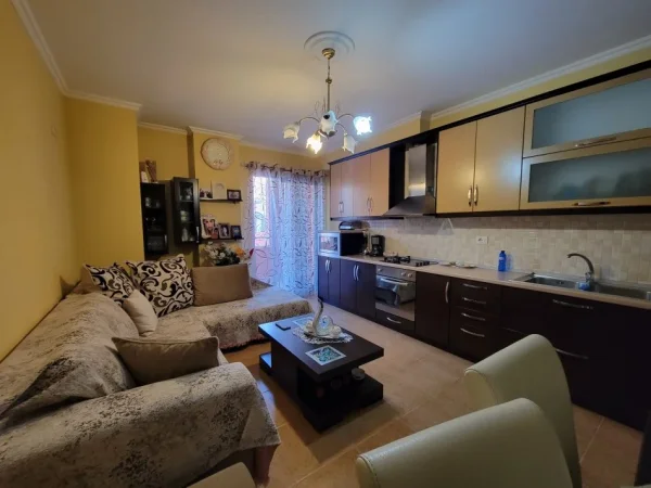 Tirane, jepet me qera apartament 2+1 Kati 8, 90 m² 450 € 