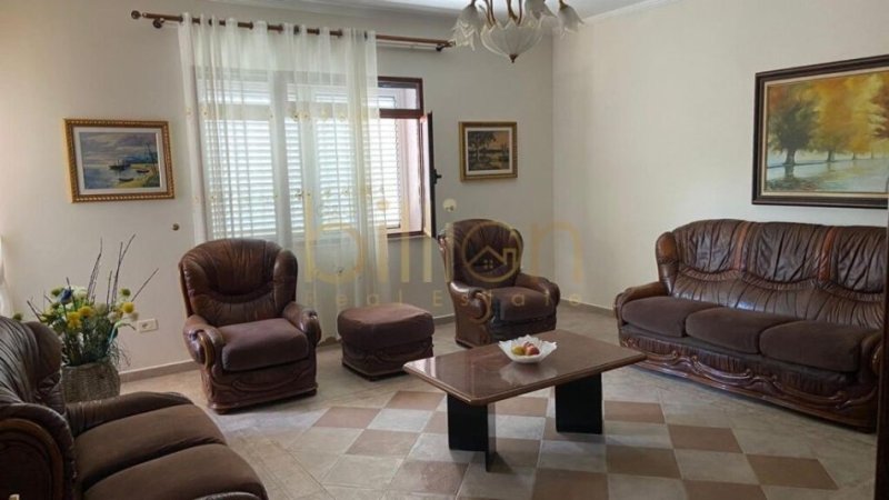 Tirane, jepet me qera apartament 2+1 Kati 2, 120 m² 450 € (Oxhaku, Tirane)