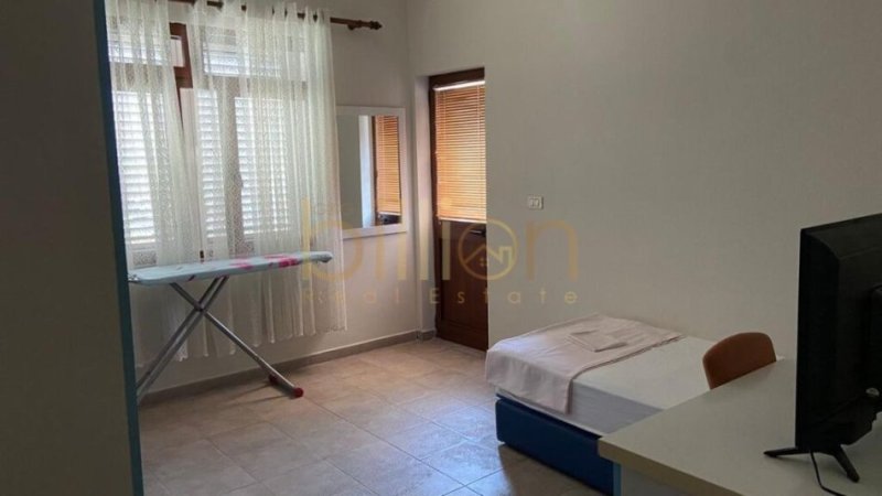 Tirane, jepet me qera apartament 2+1 Kati 2, 120 m² 450 € (Oxhaku, Tirane)