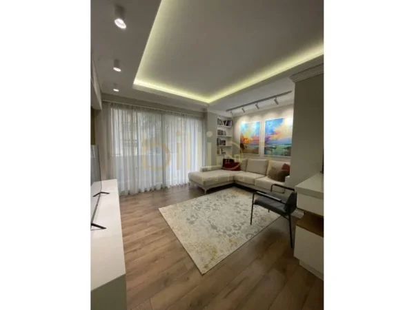 Tirane, jepet me qera apartament 2+1 Kati 7, 83 m² 750 € (Xhamllik)