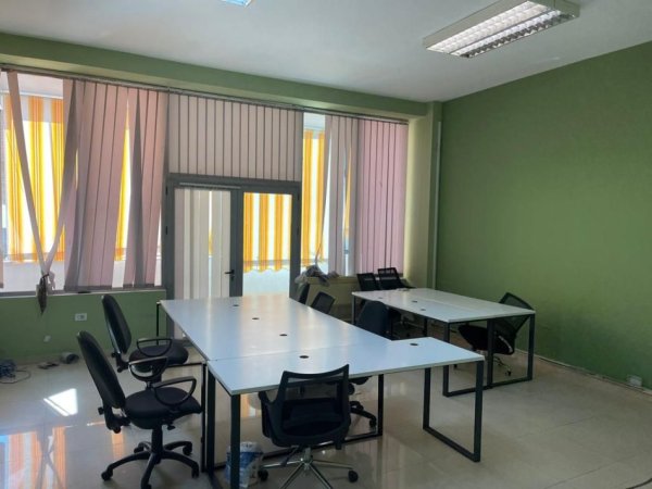 Tirane, jepet me qera ambjent biznesi Kati 1, 150 m² 1.400 € (komuna parisit)