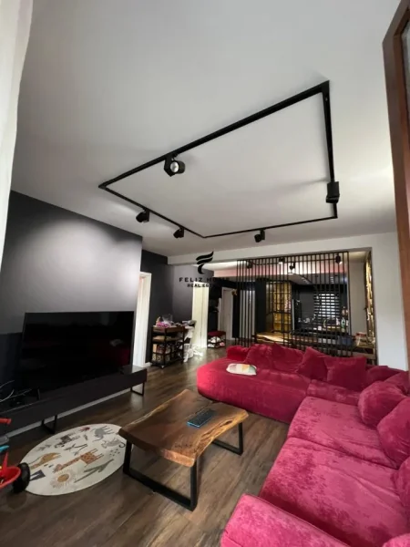 Tirane, shitet apartament 2+1+Ballkon Kati 1, 110 m² 240.000 € (LIQENI I THATE)
