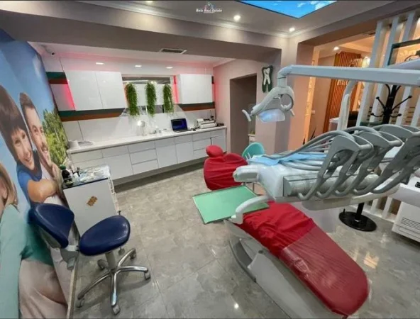 Tirane, Shitet Ambient Komercial (I KONVERTUAR NE 2 DYQANE), cmimi120.000 € (SHKOLLA E BASHKUAR)