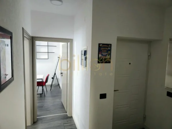 Tirane, jepet me qera ambjent biznesi Kati 0, 99 m² 700 € (Rruga Muhamet Gjollesha, Tirana, Albania)