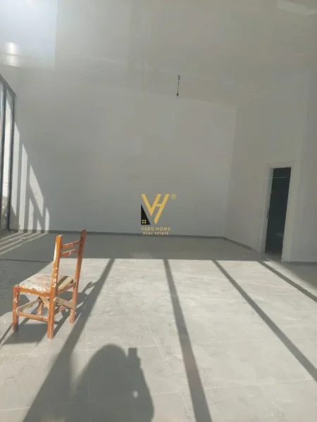 Tirane, jepet me qera dyqan Kati 0, 70 m² 1.300 € (RRUGA E DIBRES)