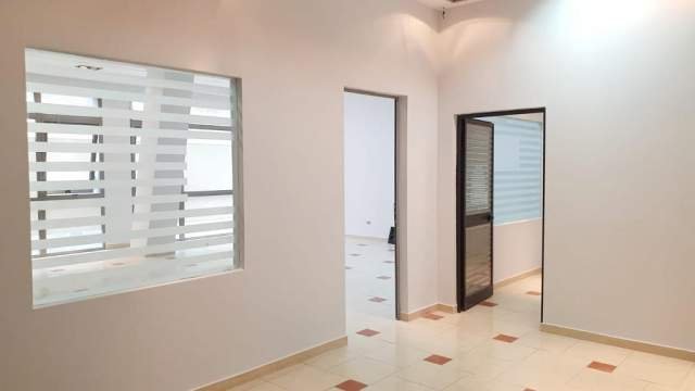 Tirane, jepet me qera dyqan Kati 2, 108 m² 700 Euro (RR KAVAJES)