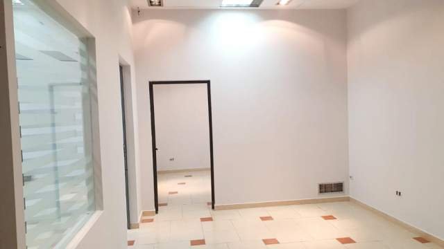Tirane, jepet me qera dyqan Kati 2, 108 m² 700 Euro (RR KAVAJES)