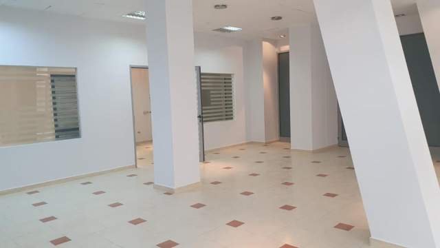 Tirane, jepet me qera dyqan Kati 2, 108 m² 700 Euro (RR KAVAJES)