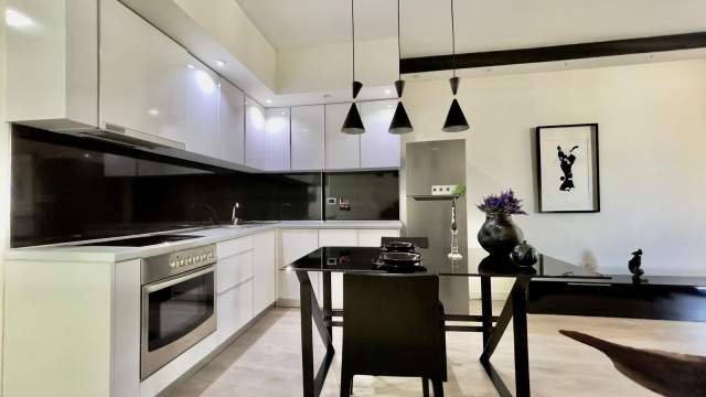 Tirane, jepet me qera apartament 1+1+BLK Kati 2, 550  (Perballe DELIJORGJIT)
