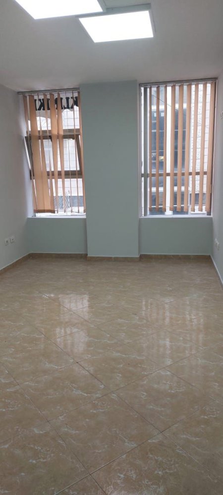 Tirane, jepet me qera dyqan Kati 1, 23 m² 350 Euro (RRUGA KAVAJES)