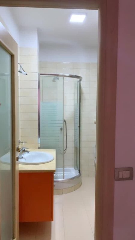 Tirane, jepet me qera apartament 2+1+BLK Kati 2, 85 m² 450 Euro (Selvia)