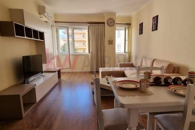 Tirane, jepet me qera apartament 2+1 Kati 4, 80 m² 600 Euro (Kompleksi Kontakt,21 Dhjetori)
