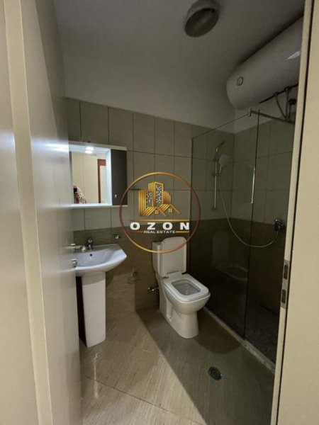 Tirane, jepet me qera apartament 1+1 Kati 5, 80 m² 3.700 Euro (Bill Klinton)