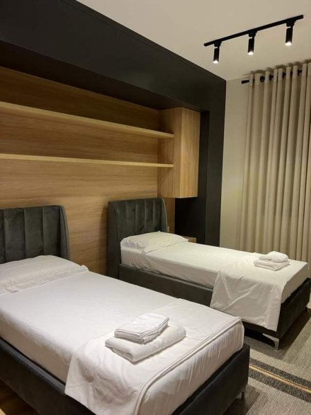 Tirane, jepet me qera apartament 2+1+BLK Kati 1, 103 m² 700 Euro (Rruga Peti)