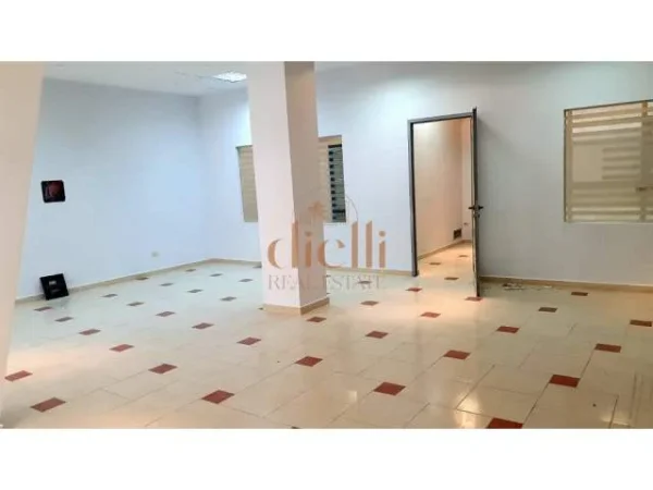 Tirane, jepet me qera zyre Kati 2, 118 m² 650 Euro (Ish parku)