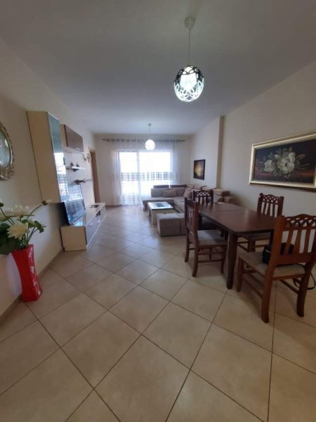 Tirane, jepet me qera apartament 3+1+BLK Kati 2, 120 m² 450 Euro (Ish restorant Durresi)