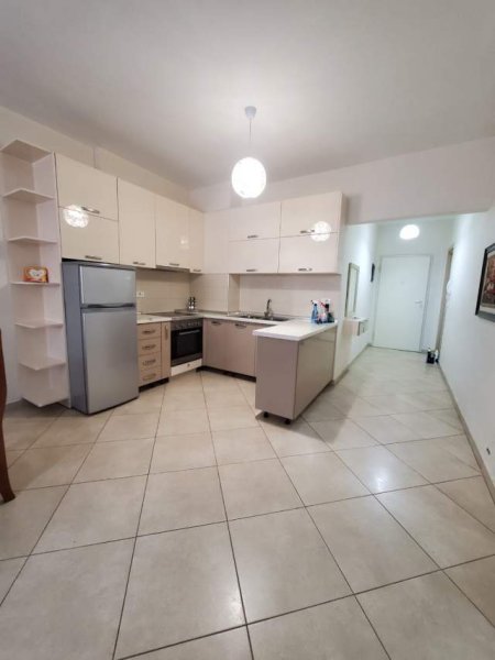 Tirane, jepet me qera apartament 3+1+BLK Kati 2, 120 m² 450 Euro (Ish restorant Durresi)