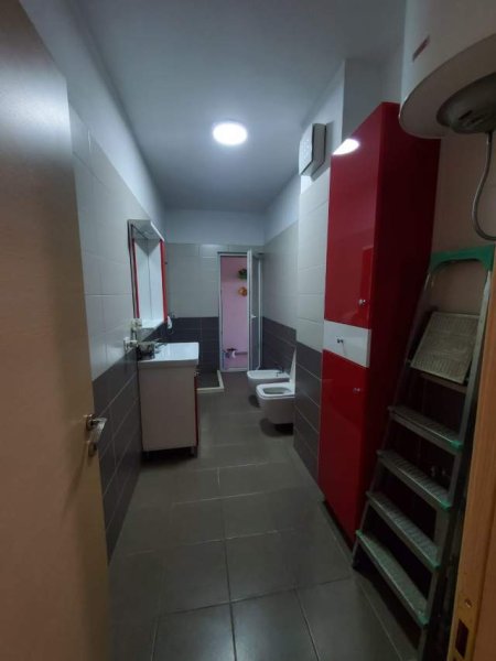 Tirane, jepet me qera apartament 3+1+BLK Kati 2, 120 m² 450 Euro (Ish restorant Durresi)